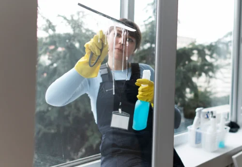 Nettoyage de vitres intérieures et extérieures aux Mées